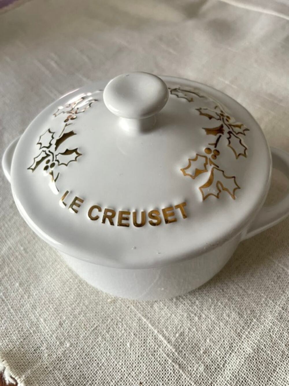 Le Creuset White Gold Holly Mini Cocotte Covered Stoneware Baker Holiday NWT